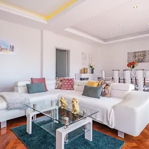 Jasmineiro - By Wehost Funchal (Madeira)